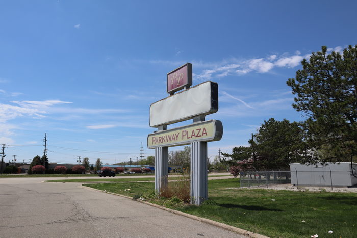 Parkway 1 & 2 - May 14 2022 The Blank Portion Would Be Where Parkway Theatres Would Have Been (newer photo)